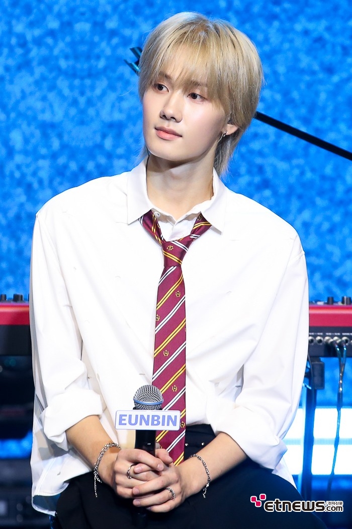 [ET포토] 에스플릿 은빈, '꽃미남과'