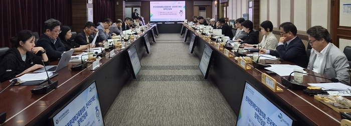 한국전문대학교육협의회는 13일 한국연구재단과 연구재단 대전청사에서 연구재단과 정책 간담회를 개최했다.(사진=전문대교협)