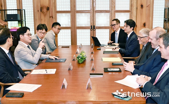 [포토] 김정관 장관, 빌 게이츠와 면담