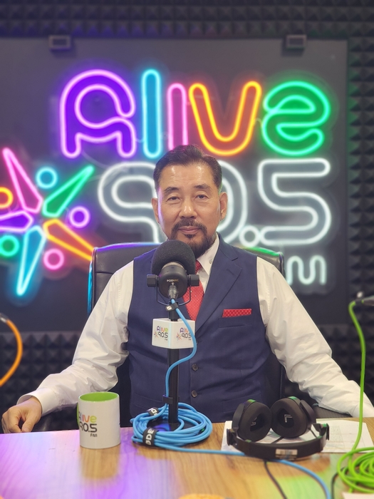 K-미래학자 소재학 국제뇌교육대학원 교수가 지난 14일(현지 시간) 호주 시드니 다문화 방송 Alive 90.5 출연하고 있다. 사진 출처 : 글로벌미래포럼