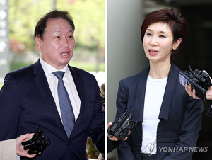 최태원 SK그룹 회장(왼쪽)과 노소영 아트센터 나비 관장. 연합뉴스 제공