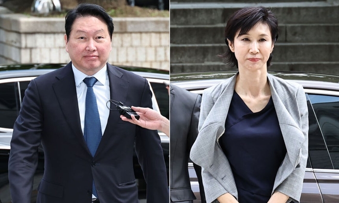 최태원 SK그룹 회장(왼쪽)과 노소영 아트센터 나비 관장. 사진=연합뉴스