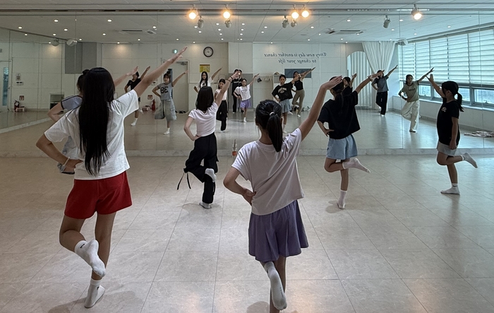 광주대학교 앵커사업단은 지역 청소년의 건강한 여가활동과 체육활동 참여 기회를 늘리기 위해 '지역민 활력ON 프로그램 치어리딩 교실'을 운영했다.