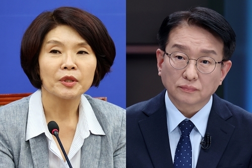 더불어민주당 한정애 사무총장(왼쪽)과 권칠승 정책위의장. 연합뉴스