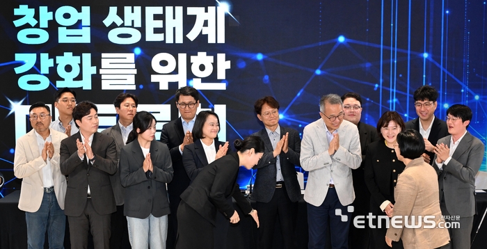 [포토] 창업 생태계 강화 대토론회 참석한 한성숙