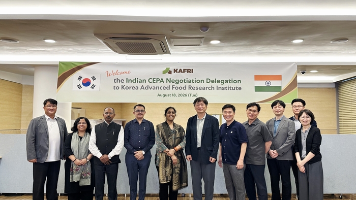 한국식품산업협회와 인도 CEPA 개선협상 사절단이 기념촬영을 하고 있다. 〈자료 한국식품산업협회〉