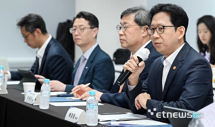 [포토] AI반도체 업계 만난 배경훈 부총리