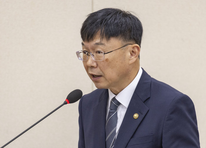 안형준 국가데이터처장이 8월 20일 국회에서 열린 재정경제기획위원회 전체 회의에서 2025 회계연도 결산 보고를 하고 있다. (사진=연합뉴스)
