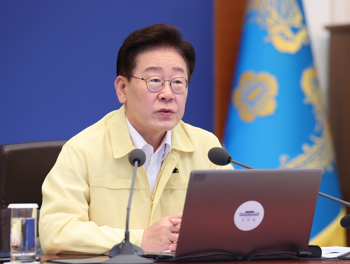 이재명 대통령이 20일 청와대에서 열린 수석보좌관회의에서 발언하고 있다. 연합뉴스