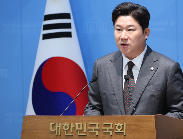 국민의힘 진종오 의원이 21일 국회 소통관에서 윤리위원회의 당원권 정지 결정과 관련해 기자회견을 하고 있다. 2026.8.21 연합뉴스