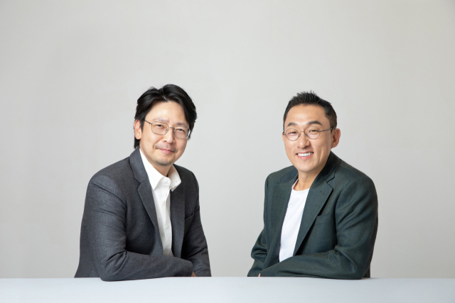 김태환(오른쪽)·이시우 카카오게임즈 공동대표. [카카오게임즈 제공]