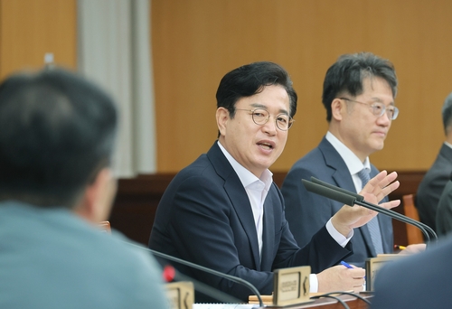 허태정 대전시장이 24일 주간업무회의를 열고 민선9기 비전과 방향을 담은 7개 분야 77개 공약사업의 실천계획을 집중 점검했다.