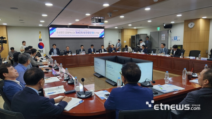 25일 국회에서 열린 '소상공인 금융혁신과 제4인터넷전문은행의 역할' 정책토론회에서 제4인터넷은행을 소상공인·개인사업자 특화 은행으로 설계하는 방안이 논의됐다.