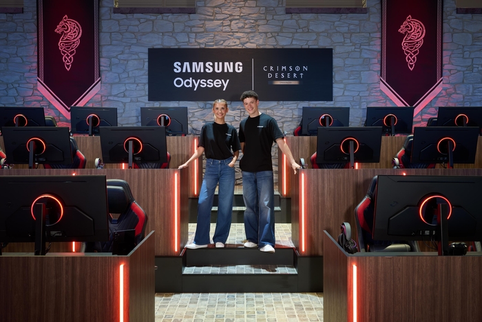 삼성전자 모델이 독일 쾰른에서 열린 '게임스컴 2026(Gamescom 2026)'에서 '붉은사막 체험존'을 소개하고 있다. 사진제공=삼성전자