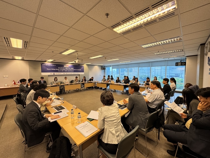 지난 7월 21일 인도네시아 자카르타 코트라(KOTRA) 무역관에서 열린 '인도네시아 진출기업 간담회'에서 참석자들이 현지 할랄 규제 대응 방안을 논의하고 있다.