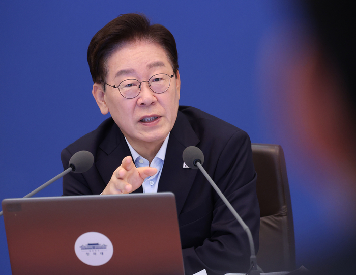 이재명 대통령이 청와대에서 열린 국무회의에서 발언하고 있다. 청와대통신사진기자단