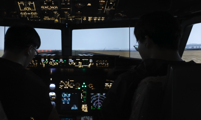 초당대학교 항공운항학과에서DA40-NG와 B-737 비행시뮬레이터 체험.