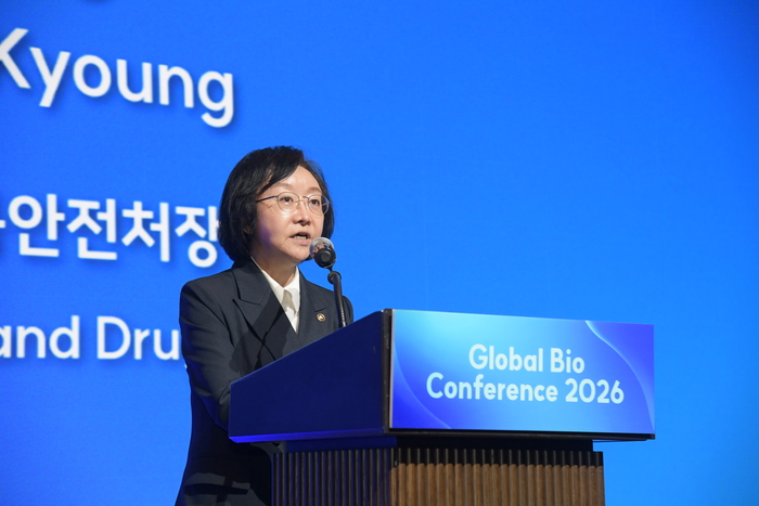 오유경 식약처장이  26일 서울 강남구 그랜드 인터컨티넨탈 파르나스에서 개막한 '2026 글로벌 바이오 콘퍼런스(GBC)'에서 인사말을 하고 있다. (사진=식약처)