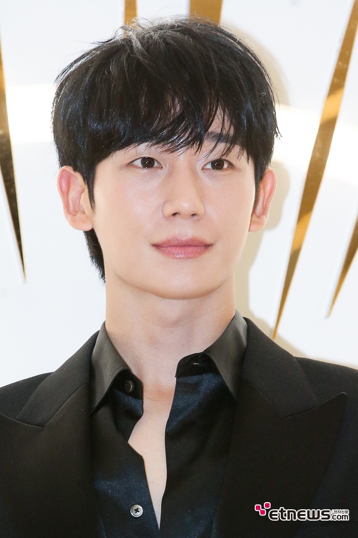 [ET포토] 정해인, '무쌍 찍는 잘생김'