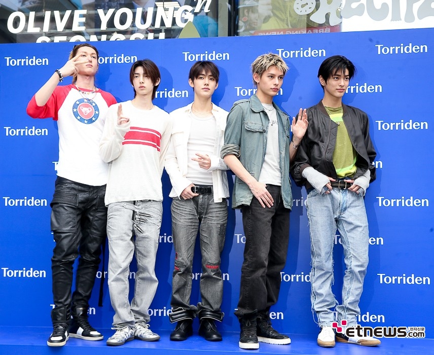 [ET포토] 코르티스, '트렌드 따르지 않는 그들만의 패션'