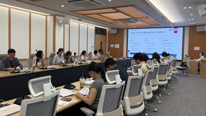 광주여자대학교는 26일 광주여자대학교 본부 대회의실에서 '광주 통합돌봄 허브대학 운영 지역연계 협의체 구성을 위한 사전 간담회'를 개최했다.