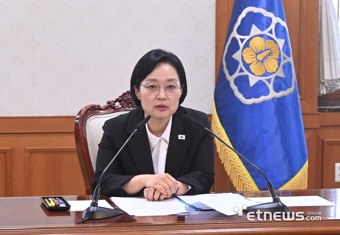 [포토] 모두발언 하는 한성숙 총리