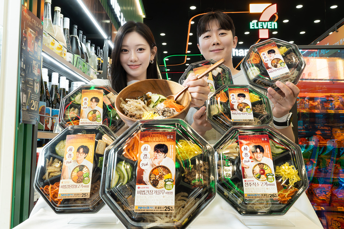 세븐일레븐은 오는 9월 2일 가수 성시경과 손잡고 '시경 픽(pick) 제철 비빔밥 시리즈'를 선보인다고 27일 밝혔다.