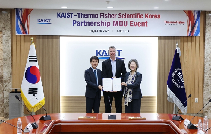 사진 왼쪽부터 배충식 KAIST 총장, 댄 샤인 써모 피셔 사이언티픽 부회장, 석수진 써모 피셔 사이언티픽 한국·대만 대표