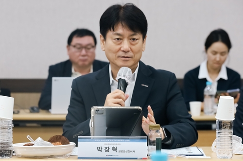 27일 박장혁 중진공 글로벌성장이사가 '2026년 찾아가서 해결하는 중진공 현장간담회'에서 발언하고 있다
