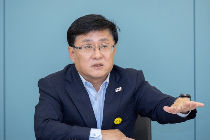 김성환 기후에너지환경부 장관이 27일 서울 강남구 수도전기공업고등학교에서 열린 간담회에서 발언하고 있다. 연합뉴스. [기후에너지환경부 제공. 재판매 및 DB 금지]