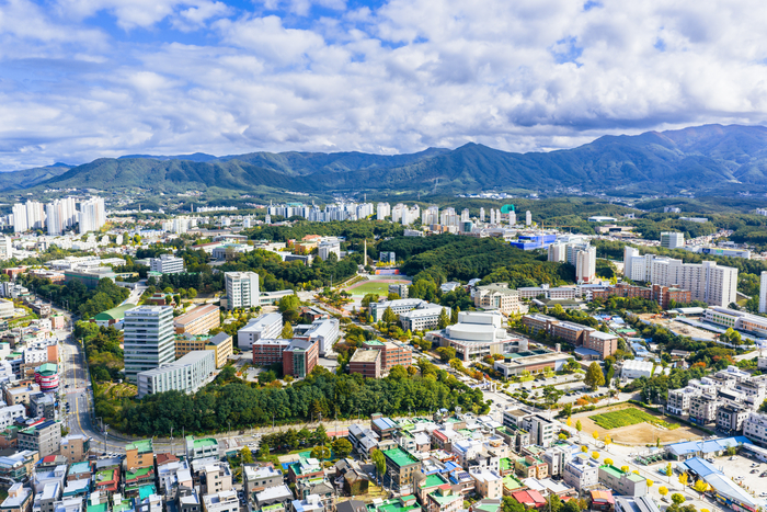 강원대, 산업현장 AI 전환 이끌 재직자 전문인력 배출