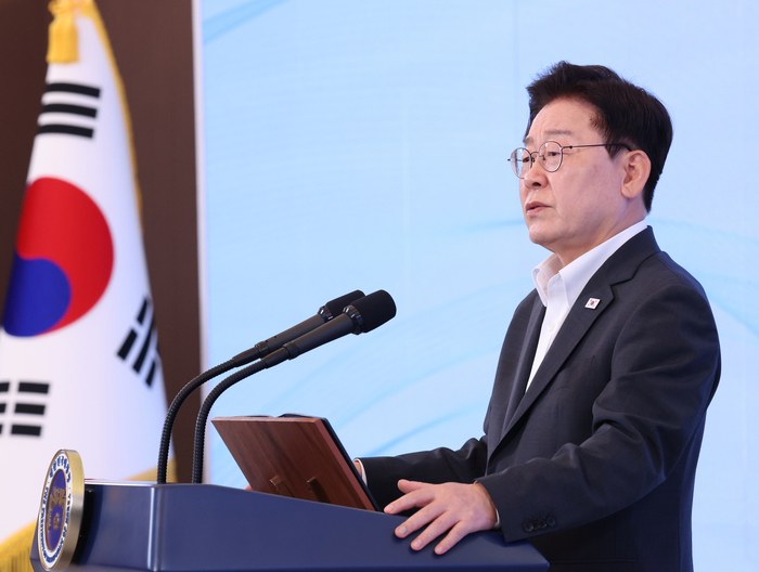 이재명 대통령이 28일 청와대에서 열린 '청년예산 언박싱 2027' 행사에서 발언하고 있다. 이번 행사는 내년도 정부 예산안 발표에 앞서 청년 예산과 주요 사업을 설명하기 위해 마련됐다. 연합뉴스