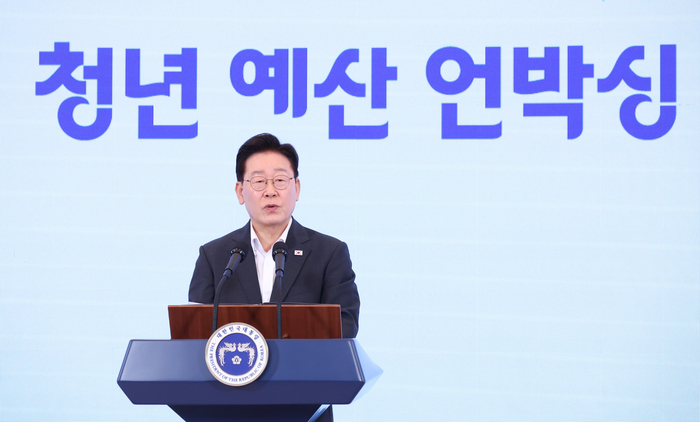 이재명 대통령이 28일 청와대에서 열린 '청년예산 언박싱 2027' 행사에서 발언하고 있다. 이번 행사는 내년도 정부 예산안 발표에 앞서 청년 예산과 주요 사업을 설명하기 위해 마련됐다. 연합뉴스