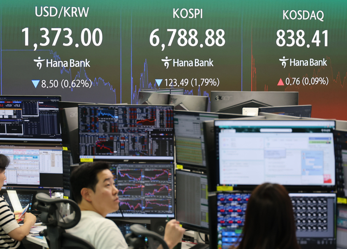 28일 서울 중구 하나은행 본점 딜링룸 모습. (사진=연합뉴스)