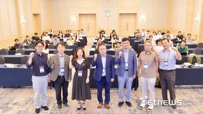 포스텍이 지난 27일과 28일 이틀간 경주에서 '지역 전략산업 육성을 위한 대한민국 R&BD 정책 공유 포럼'을 열었다.