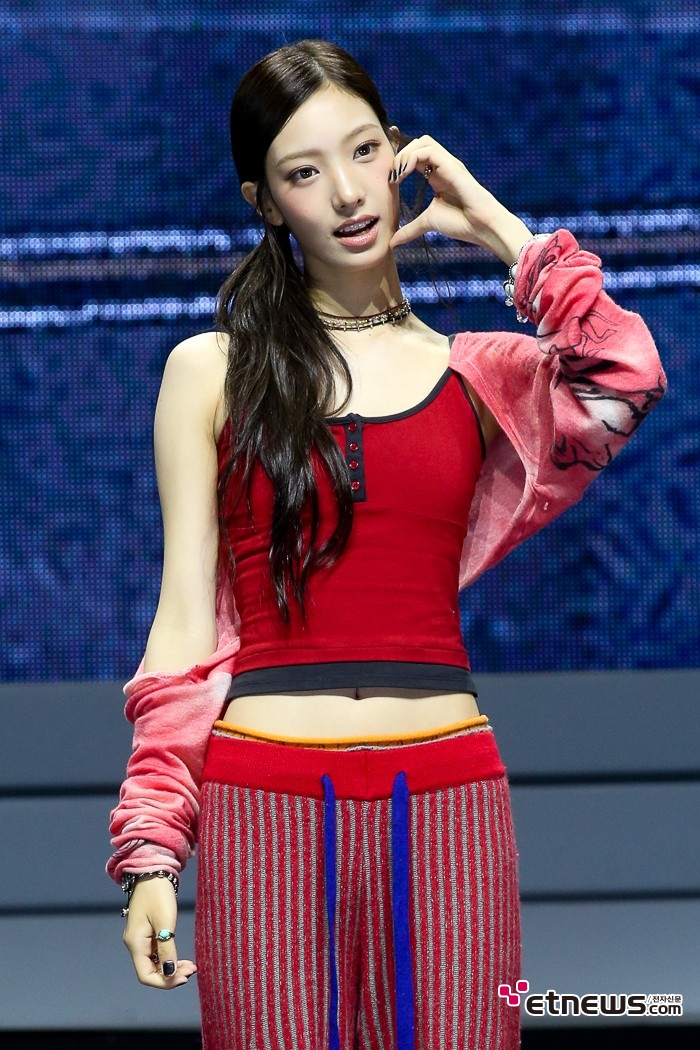 [ET포토] 튜이드 서연, '트와이스 지효 동생의 데뷔 인사'