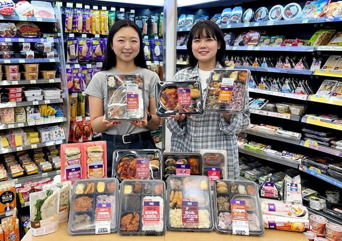 편의점 CU를 운영하는 BGF리테일은 다가오는 개강·개학 시즌을 맞아 맛과 구성, 가성비를 끌어올린 '레벨업' 간편식 상품을 순차 출시한다고 30일 밝혔다.
