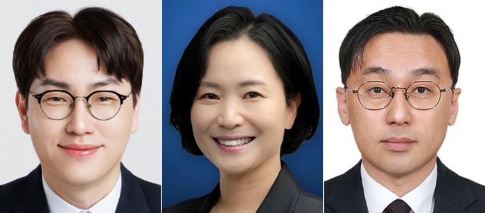 청와대는 이재명 대통령이 30일 경제부총리 겸 재정경제부 장관을 포함한 6곳의 장관 후보자를 지명했다고 밝혔다. 왼쪽부터 국가인공지능전략위원회 부위원장으로 지명된 하정우 전 AI 수석, 대통령비서실 AI미래기획수석비서관으로 지명된 이해민 조국혁신당 의원, 신설 예정인(가칭) 메가프로젝트 보좌관으로 지명된 이원주 기후에너지환경부 에너지전환정책실장. 〈청와대 제공〉