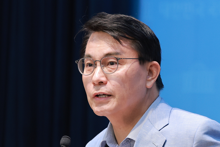 국회 '제9회 전국동시지방선거 투표용지 부족 사태 등 국민 참정권 침해 진상규명 및 선거관리 개혁을 위한 국정조사 특별위원회' 위원장인 국민의힘 윤상현 의원이 30일 국회 소통관에서 위원회 활동 종료를 앞두고 위원회 활동, '부정선거론' 등과 관련해 기자회견 하고 있다. 2026.8.30 연합뉴스