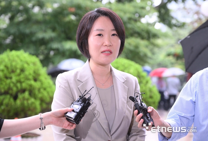 [포토] 소감 밝히는 이소영 중소벤처기업부 장관 후보자