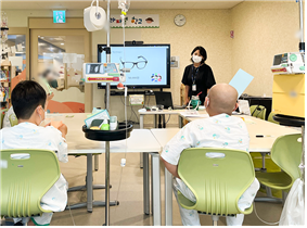 금융감독원과 토스뱅크가 가톨릭대학교 서울성모병원 병원학교에서 금융 교율을 진행하고 있다.사진= 금융감독원