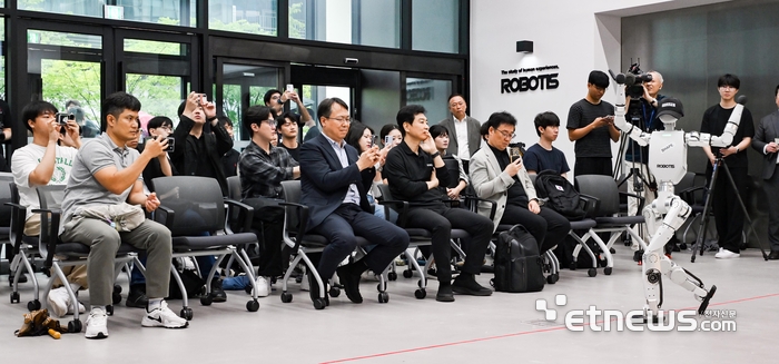[포토] K-POP 선보이는 휴머노이드 로봇