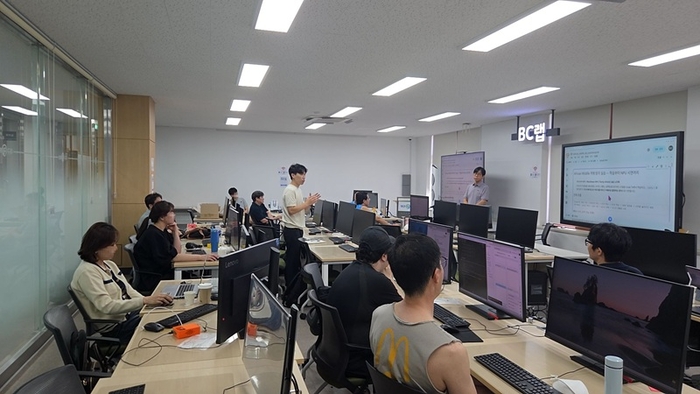대구시청 산격청사에서 진행된 'NPU 활용 온디바이스 AI 프로그래밍' 교육 현장. 사진=디퍼아이