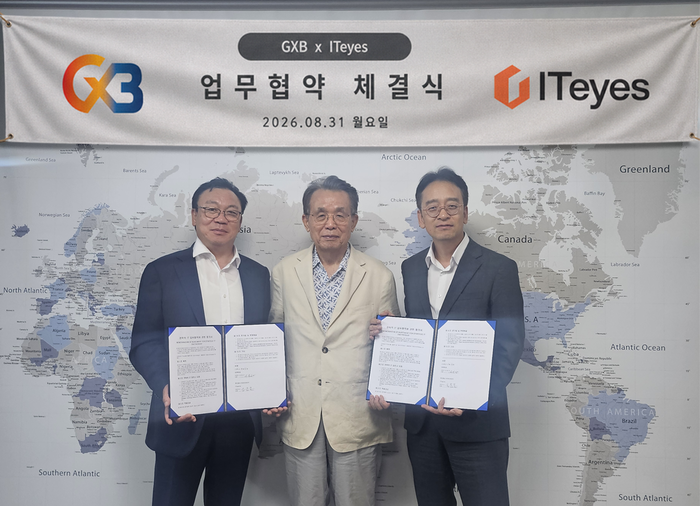 아이티아이즈는 GG56 그룹과 전략적 IT 업무 협약을 체결했다. 왼쪽부터 이성남 아이티아즈 대표, 한승수 GG56 창업자, 김영군 GG56 공동 창업자.