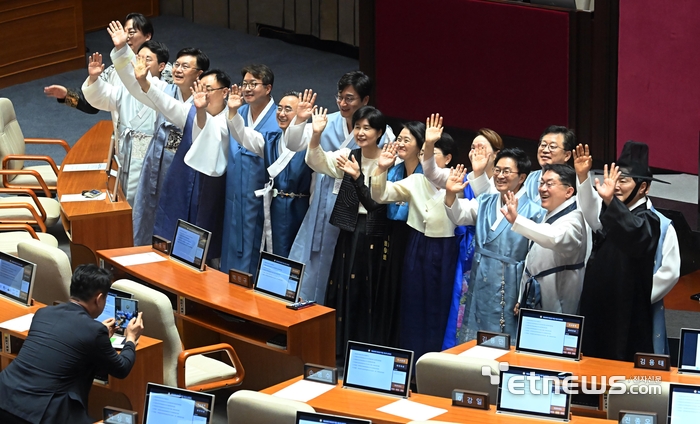 [포토] 국회의원과 저승사자