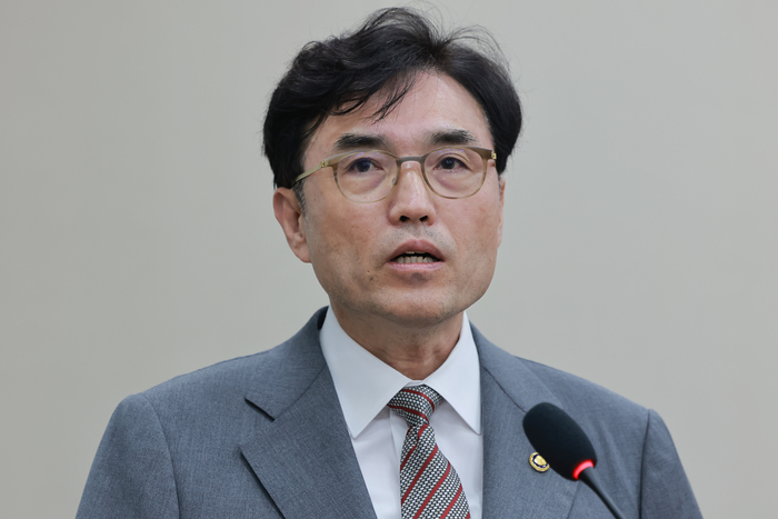 권창준 고용노동부 차관이 지난 1일 국회 기후에너지환경노동위원회 전체회의에서 발언하고 있다. 연합뉴스.