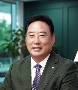 더불어민주당 중앙당 선거관리위원장에 선임된 어기구 의원.