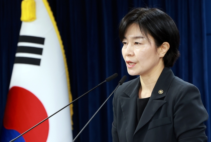 현수엽 보건복지부 1차관이 2일 정부서울청사에서 아동학대 예방 및 대응 보완 대책을 발표했다. (사진=보건복지부)