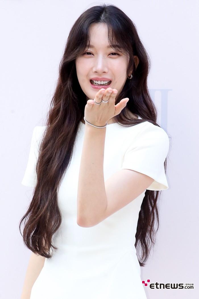 [ET포토] 문가영, '귀엽게 손키스'