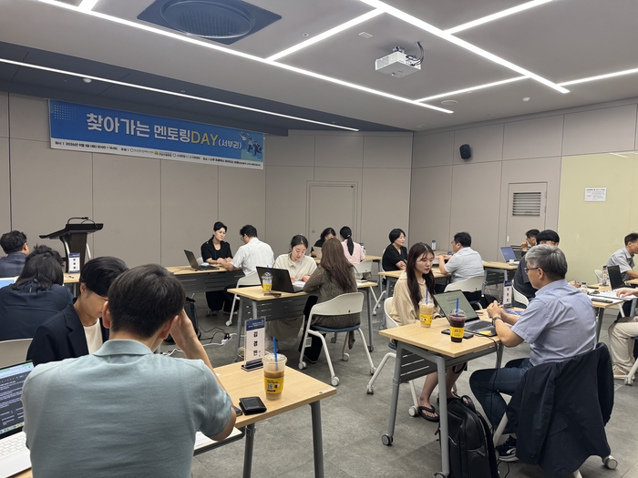 전남창조경제혁신센터는 지난 1일 나주 듀플렉스 레지던스 호텔에서 '찾아가는 멘토링 데이(서부권)'을 개최했다.